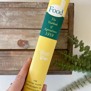 The Yearbook of Agriculture 1959 - Yellow Vintage Books - Vintage Farm Book