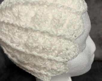 Hand Crochet baby bonnet 0-3 months/ 3-6 months baby hat with ties. Baby shower gift.