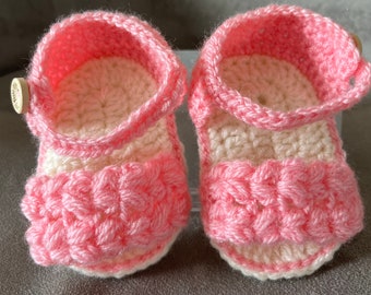 Hand crocheted baby sandals. 3-6 months (see exact measurements in listing)