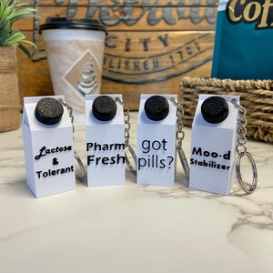 Milk Theme Pill Holder Keychains – Funny Lactose Travel Medicine Container, Milk Carton Shaped Storage for Vitamins Meds