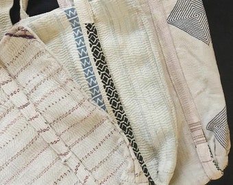 Bolsa de tecido Kantha artesanal, bordada com sari reciclado, estilo boho.