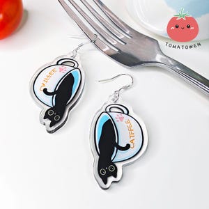 s925 シルバー アクリル イヤリング | コーヒーを注ぐコーラ | かわいい食べ物の黒猫の漫画