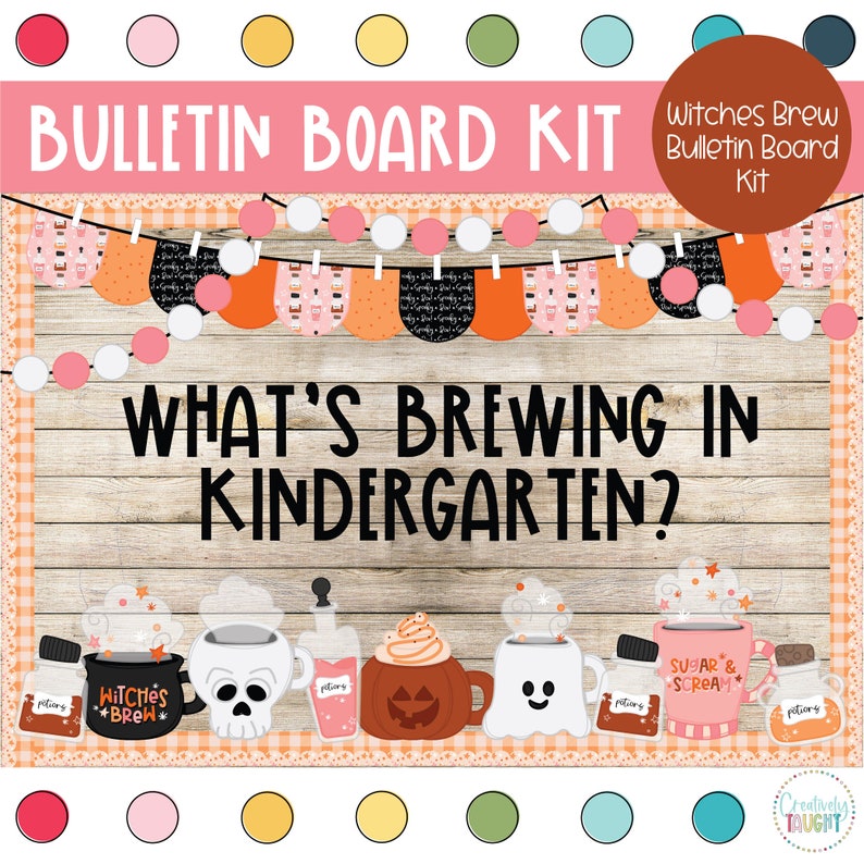Puede incluir: Un kit de tablero de anuncios con tem&aacute;tica de Halloween con el texto "What's Brewing in Kindergarten?" El kit incluye una pancarta con banderines naranja, negro y blanco, un fondo de madera y una variedad de im&aacute;genes con tem&aacute;tica de Halloween, incluyendo calderos de brujas, calaveras, fantasmas y calabazas.