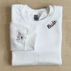 Sudadera bordada de novia de escote personalizado, fecha en la manga, regalo personalizado para la novia, futuro suéter de la señora, novia para ser regalo de compromiso