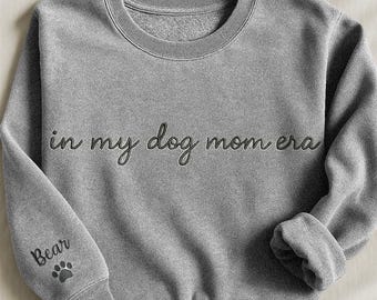 Sweatshirt In My Dog Mom Era, gepersonaliseerde naammouw, geborduurde ronde hals, hondenliefhebber cadeau, gepersonaliseerde vacht babyhoodie, bovenliggende pet huisdier