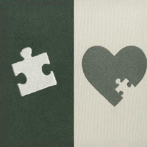 K&ouml;nnte beinhalten: Geteiltes Bild mit einem wei&szlig;en Puzzleteil auf dunkelgr&uuml;nem Hintergrund und einem grauen Herzen mit fehlendem Puzzleteil auf cremefarbenem Hintergrund. Das Design deutet auf Themen wie Verbindung und Vollst&auml;ndigkeit hin.