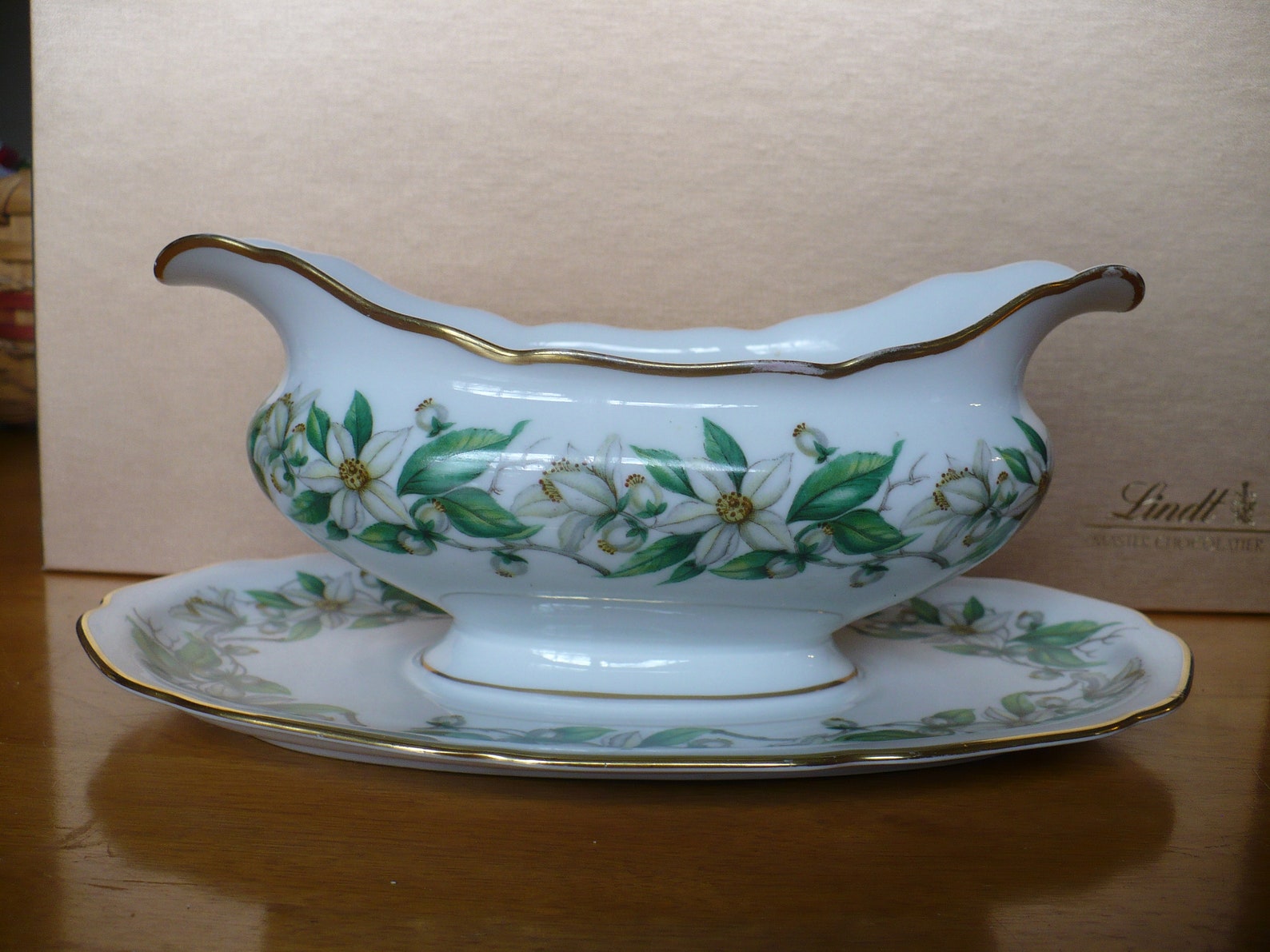Vintage Bavarian China Gravy Boat Made by Royal York in Hohenberg Germany, Circa 1940's. There