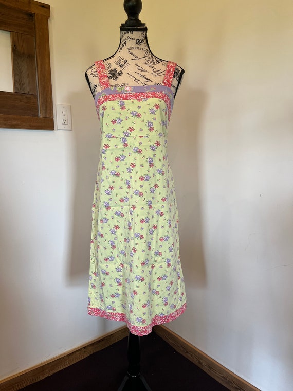 Y2k floral green apron Gem