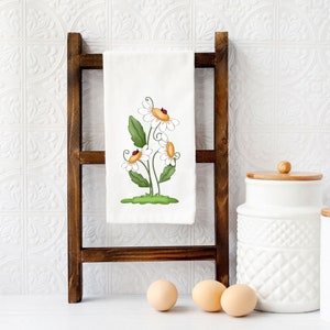 Daisy Kitchen Decor, Farmhouse kitchen Tea Towel, Floral Kitchen Dish Towel, Spring Floral Tea Towel, Daisy Kitchen Gift, Gift For Her