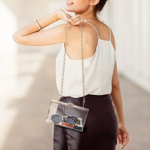 Personalized acrylic clutch: elegant for every occasion such as weddings, cocktail party, concerts, school, venue, beach and much more.