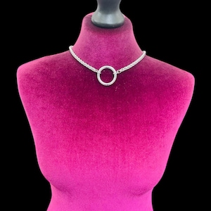 Discrete Chain Day Collar With O Ring | Twisted Chain Choker Collar |  O ring choker with Twisted Chain