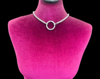 Discrete Chain Day Collar With O Ring | Twisted Chain Choker Collar |  O ring choker with Twisted Chain