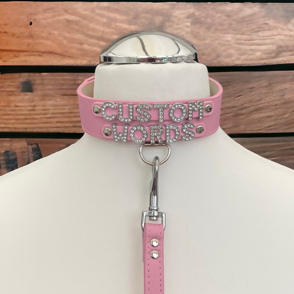 Collar Good Girl y correa a juego, gargantilla de cuero rosa bebé, collar personalizado hecho a mano con cierre, 30 mm, cuero sintético plateado con diamantes.