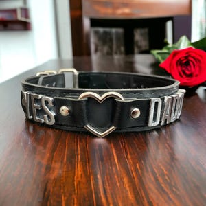 Leather heart choker I  Collar Black  Leather 30mm Wide  Heart Ring I Handmade Locking collar choose your own wording daddys girl collar