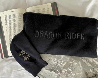 Ras du cou brodé noir monochrome Dragon Rider | cadeaux pour amoureux des livres | fantaisie quatrième aile | dragons | trône de verre