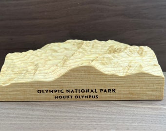 Model Parku Narodowego Olympic, rzeźba topograficzna Góry Olimp wykonana z litego bloku drewna; prezent dla wędrowca, wspinacza, odkrywcy