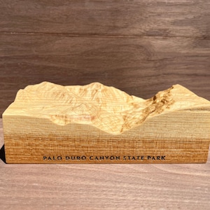 Palo Duro Canyon State Park Modell, topografischer Palo Duro aus einem massiven Holzblock gefertigt; Geschenk für Wanderer, Bergsteiger, Entdecker
