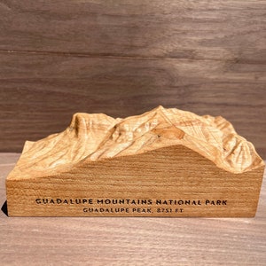 Guadalupe Mountains National Park Modell, Guadalupe Peak Schnitzerei aus einem massiven Holzblock; Geschenk für Wanderer, Bergsteiger, Entdecker