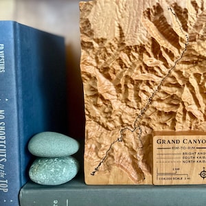 Carte des sentiers 3D bord à bord du Grand Canyon avec personnalisation en option ; Plaque de trophée détaillant la topographie et le tracé du sentier Rim2Rim