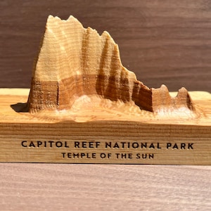Tempel der Sonne; Cappol Reef Nationalpark Modell, topographische Schnitzerei aus massivem Holzblock; Geschenk für Wanderer und Entdecker