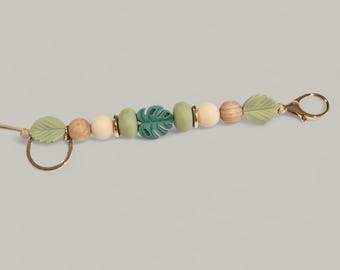Chaveiro com alça e pulseira Monstera e folha | Feldspato dourado, creme e madeira, design personalizado | Feito à mão | Tons terrosos de verde | Design 2 em 1