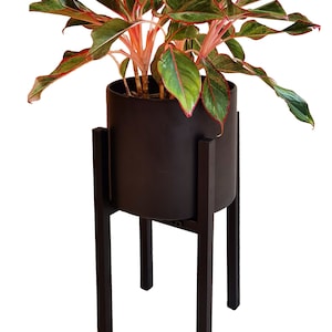 Adjustable Black Metal Plant Stand Dual Height Options Durable Powder Coated Finish
