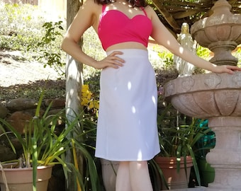 White Pencil Skirt // Vintage 1980s / Polyester / Zipper Button / Unlined / Size S