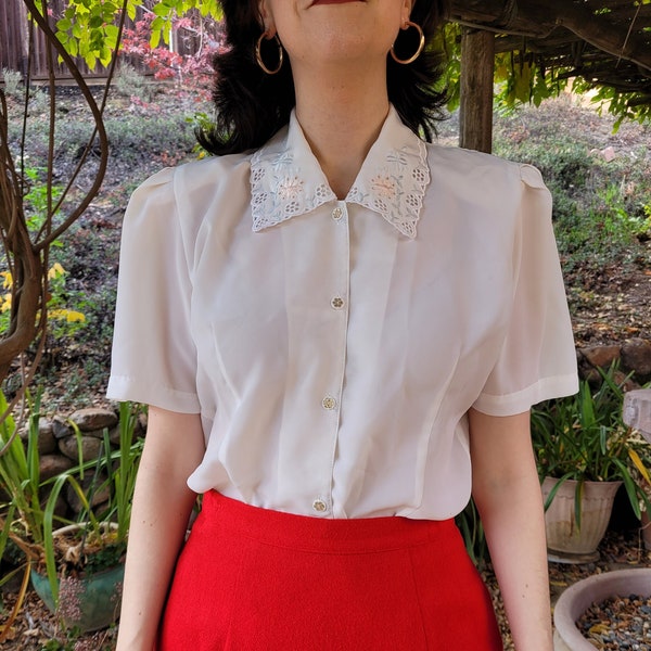 White Button Up Blouse // Vintage 1980s / Niken / Shoulder Pads / Embroidered Floral Collar / Gold Buttons / Short Sleeves / Size M