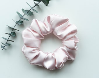 Seidiges Satin Handgemachte Scrunchies