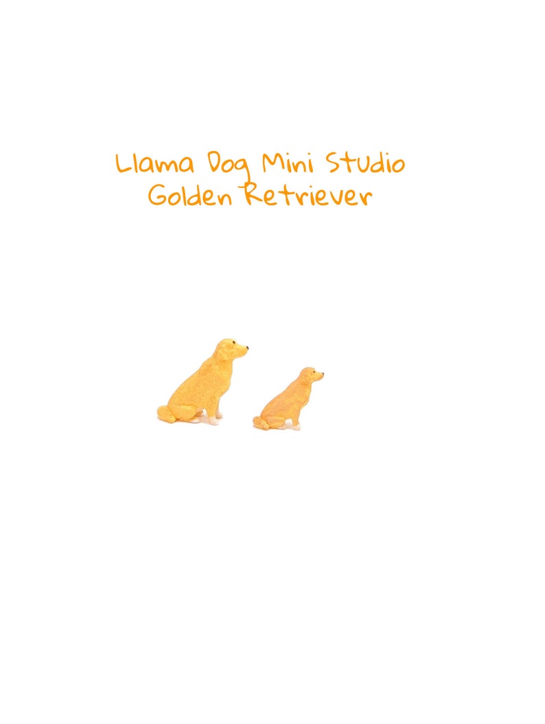 Puede incluir: Dos figuritas de perro golden retriever, una m&aacute;s grande que la otra, sentadas y mirando hacia la derecha. Las figuritas est&aacute;n hechas de resina pintada y forman parte de una colecci&oacute;n de estudio en miniatura.