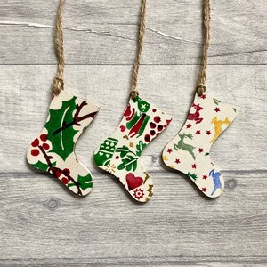 Emma Bridgewater Weihnachtsbaumschmuck, hölzerner Weihnachtsstrumpf für Emma Bridgewater Fan, Holly Decor, Rentiergeschenke