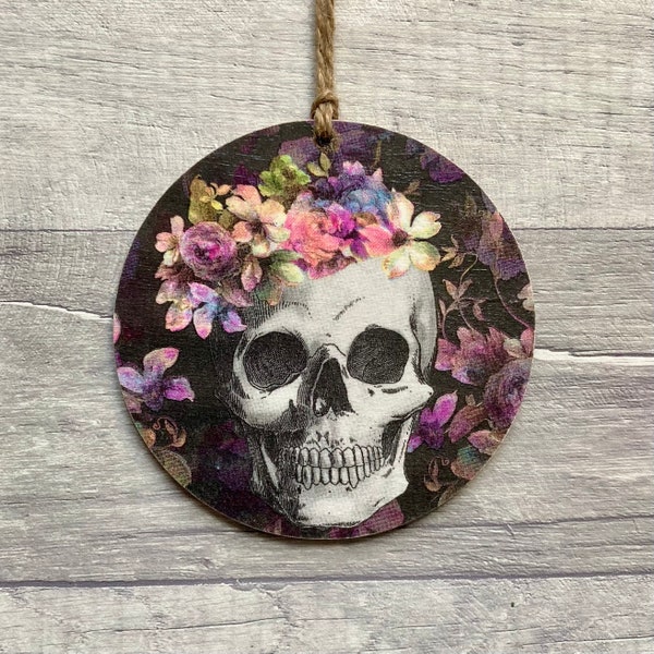 Skull Decoration, Skull Gift for Goth, Wooden Skull Ornament for Friend, Gothcore, Gothic Decor for Daughter, Skull Wall Art for Horror Fan