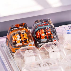 Keycap Astronauts Artisan,Benutzerdefinierte Artisan Tastenkappen,Schlüsselkappen Set,Handgemachtes Geschenk,Orange Tastenkappen,Schlüsselkappen Anime niedlich,Schlüsselkappe Cherry MX,Geschenkideen