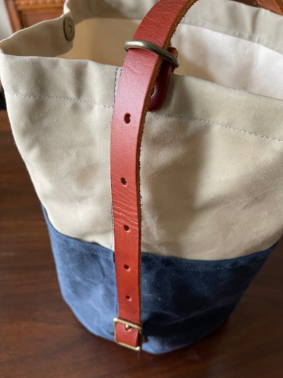 Naito Sling Bag