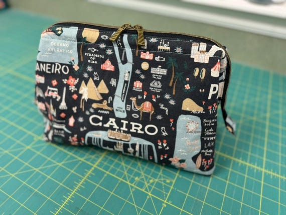 Retreat Bag (Large) / Make-up Toiletries Case