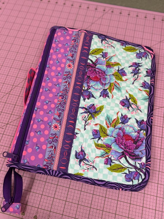 Zip It Up 2.0 - Made with Untamed from Tula Pink (Large Size)