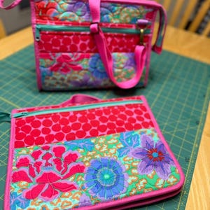 Hardlopen met een schaar (één maat) + Take A Stand (kleine maat) set - Kaffe Fassett Fabrics van Free Spirit