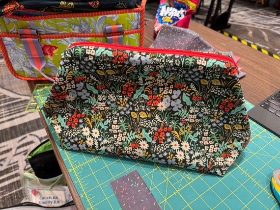 Retreat Bag (Large) / Make-up Toiletries Case (Meadow)