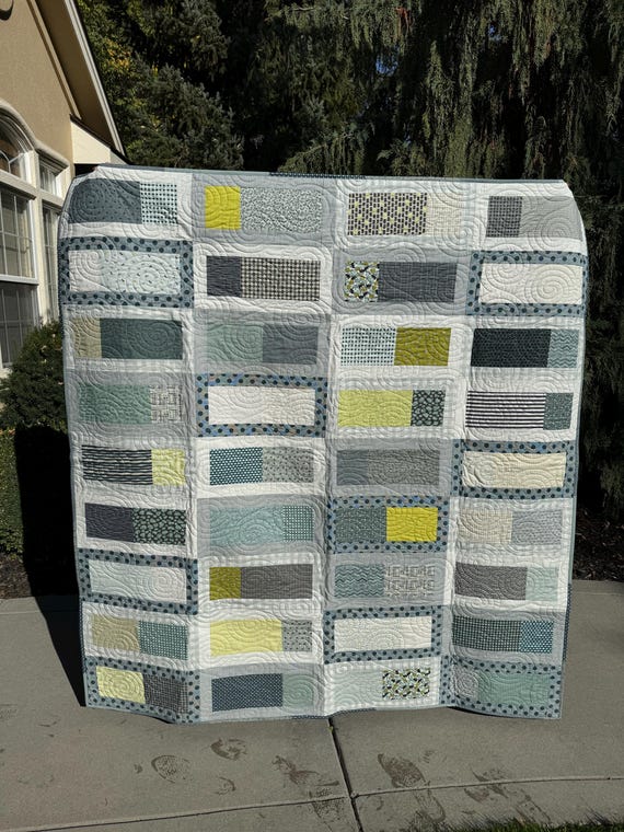 Quilt - Move the Line with Greenstone by Jen Kingwell