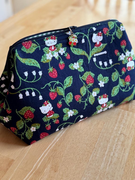 Retreat Bag (Large) / Make-up / Toiletries Case