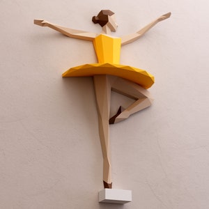 lowPolysm ballerina wall 3d papercraft.