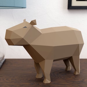 Scultura di animale lowpoly di Capybara in carta, modello di carta 3D, modello PDF lowpoly, kit fai da te stampabile, SVG, Dxf, modello