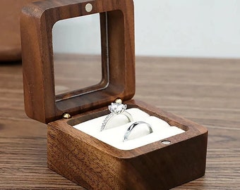 Ringbox mit Guckfenster, Trauringbox zur Hochzeit, Verlobung oder Hochzeitsantrag aus Walnussholz mit Gravur