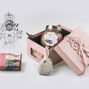 Lavender Luxury Pamper Gift Box, Birthday Gift for Her, Hug in a Box, Self Care Package, Mother&#39;s Gift, Thinking of You Box, Thank you Gift