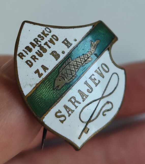 Kingdom of Yugoslavia Fishing Society for Bosnia&Herzegovina SARAJEVO Pin Badge