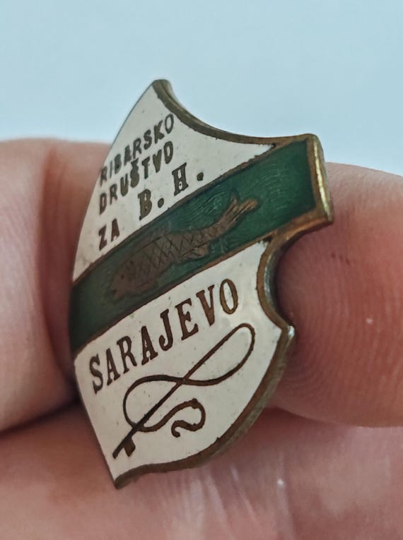 Kingdom of Yugoslavia Fishing Society for Bosnia&Herzegovina SARAJEVO Pin Badge View 3