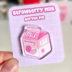 Lindo broche de acrílico de caixa de leite de morango | Broche de bolsa kawaii, acessórios para bolsa Ita, milkshake rosa pastel, distintivo de bebida adorável