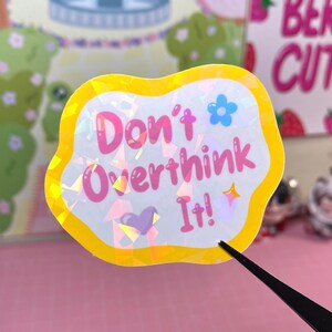 Pegatinas holográficas Don’t Overthink It / Pegatinas para agenda, Pegatina estética para portátil, Pegatina de diario de positividad, Sentimientos de ansiedad, Ansiedad