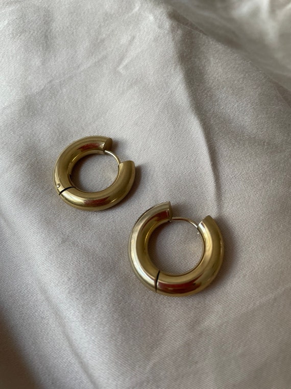 Orecchini a cerchio grossi placcati in oro, elegante design pendente - Italia