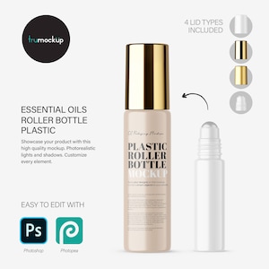 Op de afbeelding: Een mockup van een transparante plastic rollerfles met een gouden dop. De fles is gelabeld met "Plastic Roller Bottle Mockup". De afbeelding bevat vier verschillende dop opties.